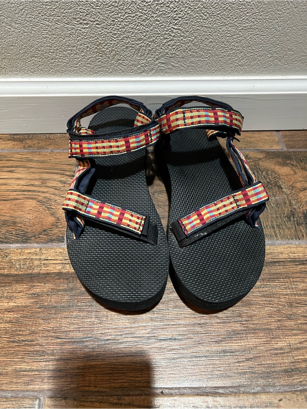 Teva  platform Sandals *brand new* size 10